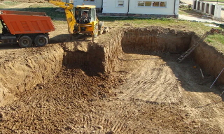 Рытье котлованов под фундамент в Щелково – цена от 2605 руб. за м3 | ИП Садыков В. Р.